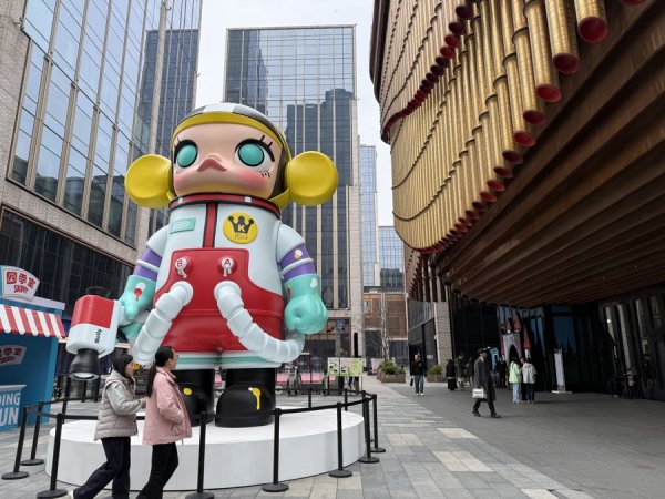 泡泡玛特MOLLY全球最大IP主题展今天启幕！一起来找寻你的星光坐标吧！