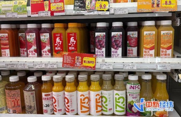 为啥“100%果汁”，配料表第一位是水？